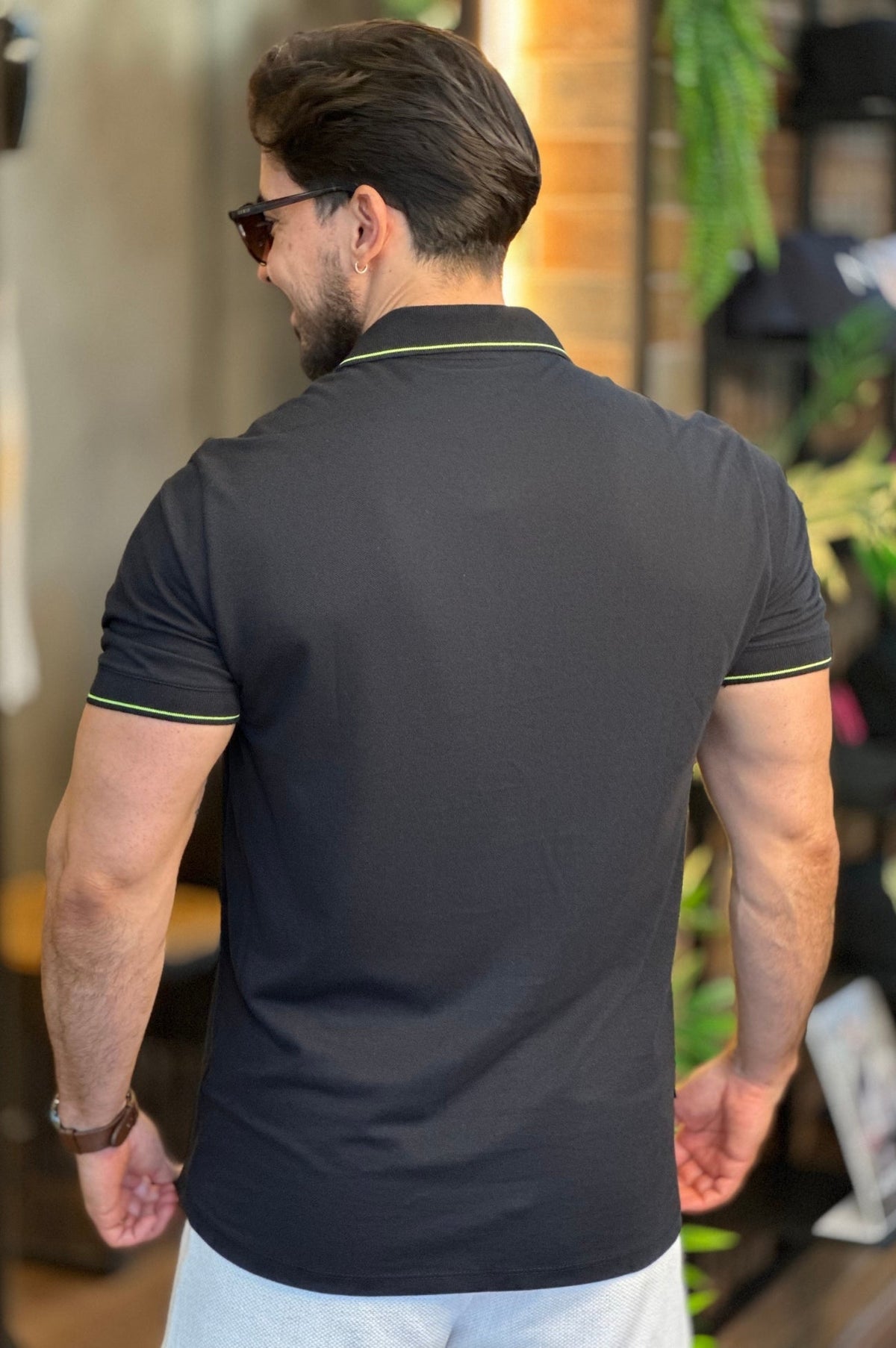 Polo Preta Detalhe Neon DLZ