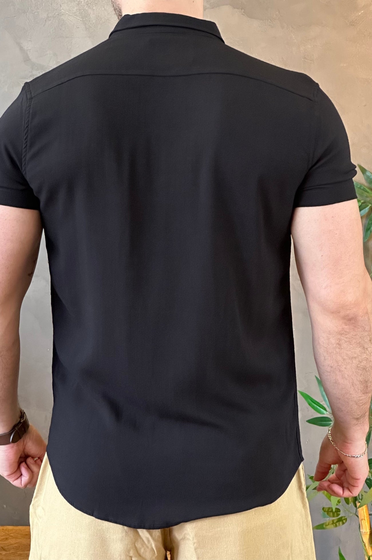 Camisa Manga Curta Preta Acostamento