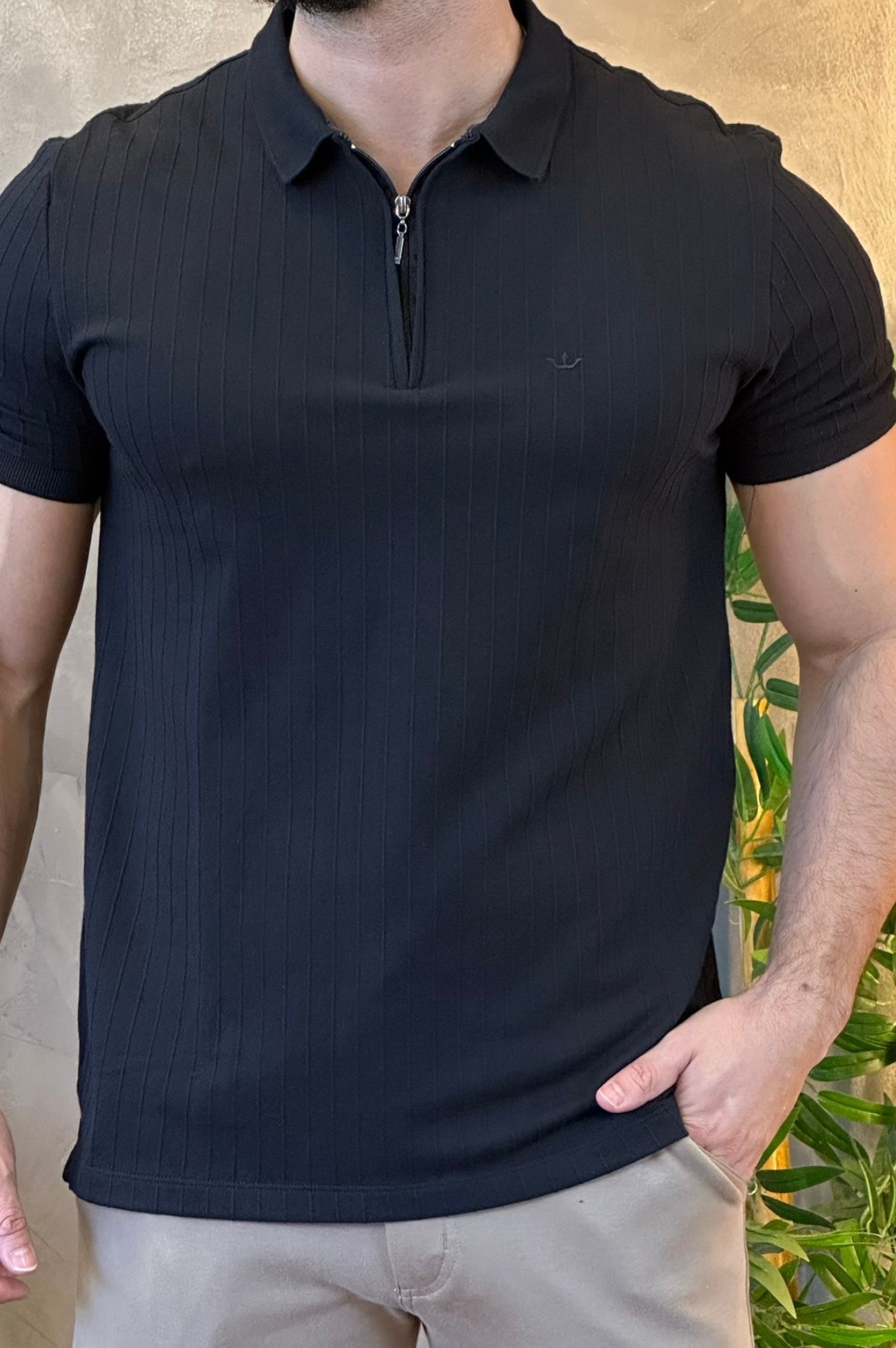 Polo Tricot com Ziper Preta